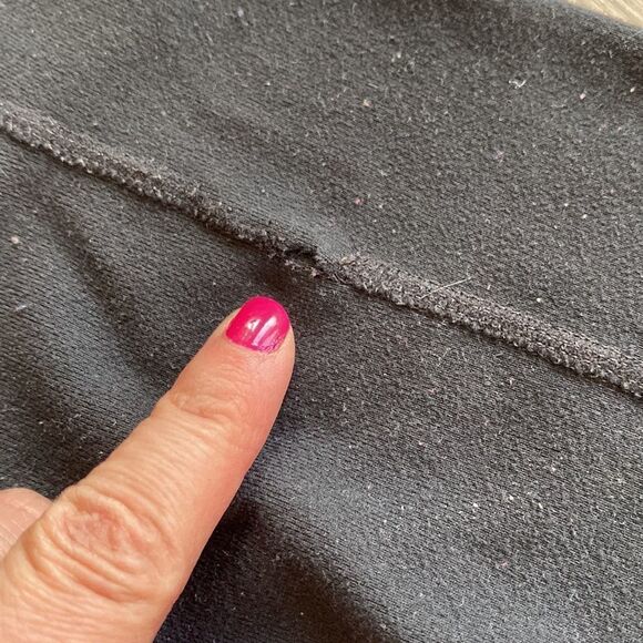 Lululemon Cropped Pants Size 4 - Picture 3 of 4